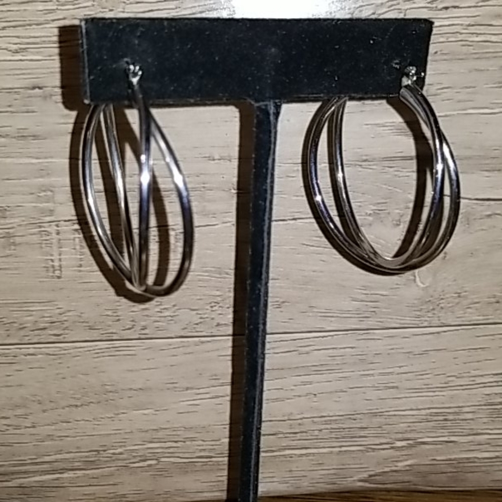 <ITALY MILOR> Criss-Crossed Stainless Steel Hoops - Picture 15 of 16